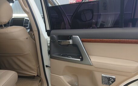 Toyota Land Cruiser 200, 2012 год, 4 299 000 рублей, 20 фотография