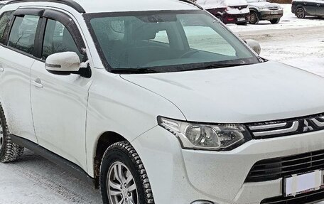 Mitsubishi Outlander III рестайлинг 3, 2013 год, 1 750 000 рублей, 3 фотография