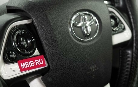 Toyota Prius IV XW50, 2016 год, 1 835 000 рублей, 4 фотография