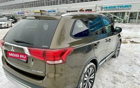 Mitsubishi Outlander III рестайлинг 3, 2018 год, 2 334 000 рублей, 4 фотография