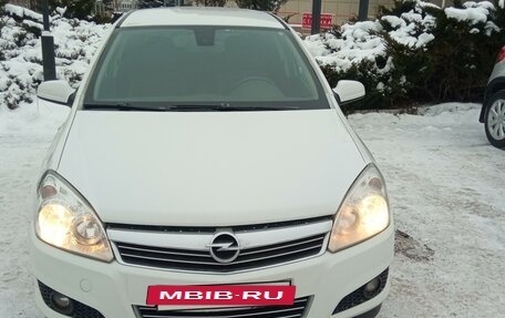 Opel Astra J, 2012 год, 560 000 рублей, 2 фотография