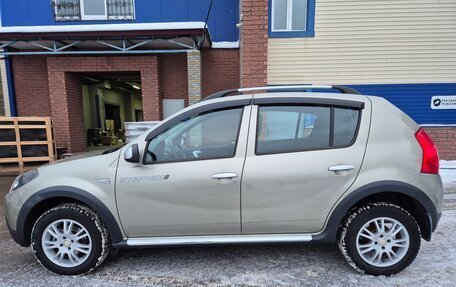 Renault Sandero I, 2013 год, 945 000 рублей, 2 фотография