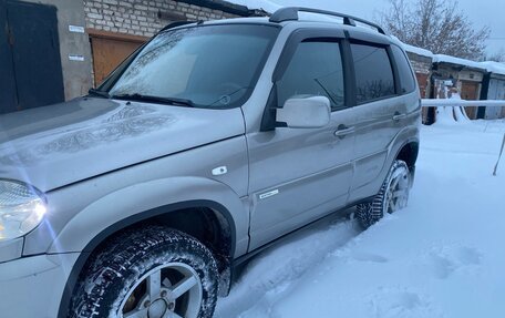 Chevrolet Niva I рестайлинг, 2011 год, 515 000 рублей, 3 фотография