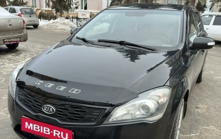 KIA cee'd I рестайлинг, 2011 год, 850 000 рублей, 1 фотография