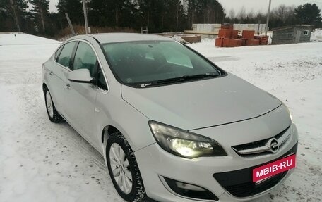 Opel Astra J, 2014 год, 700 000 рублей, 3 фотография