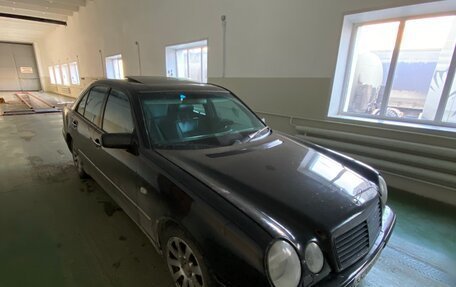 Mercedes-Benz E-Класс, 1999 год, 500 000 рублей, 2 фотография