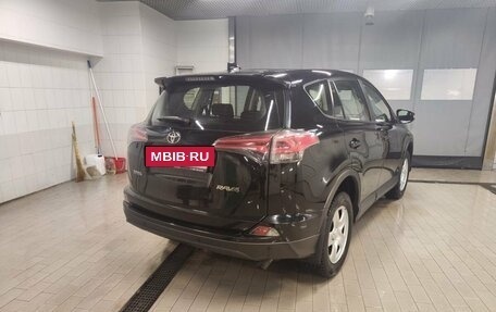 Toyota RAV4, 2018 год, 2 455 000 рублей, 3 фотография