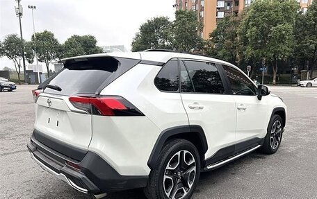 Toyota RAV4, 2020 год, 2 800 000 рублей, 4 фотография