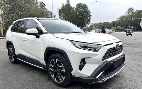 Toyota RAV4, 2020 год, 2 800 000 рублей, 3 фотография