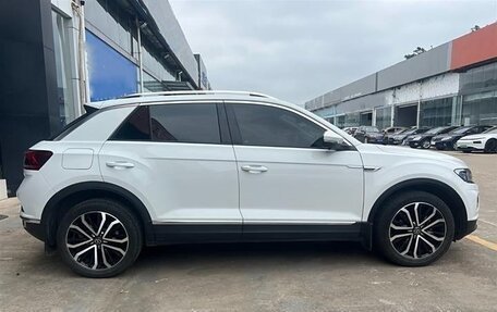 Volkswagen T-Roc I, 2022 год, 1 800 000 рублей, 6 фотография