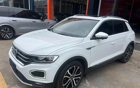 Volkswagen T-Roc I, 2022 год, 1 800 000 рублей, 2 фотография