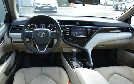 Toyota Camry, 2018 год, 3 330 000 рублей, 6 фотография