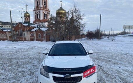 Chevrolet Cruze II, 2010 год, 715 000 рублей, 3 фотография