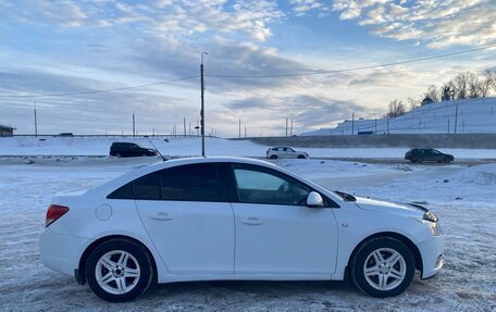 Chevrolet Cruze II, 2010 год, 715 000 рублей, 6 фотография