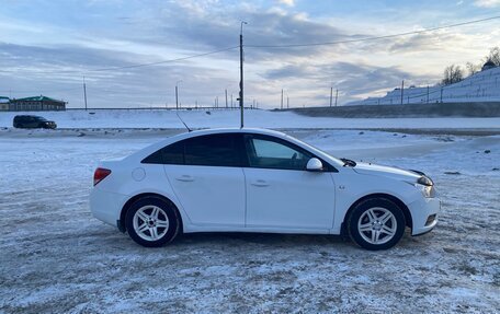 Chevrolet Cruze II, 2010 год, 715 000 рублей, 4 фотография