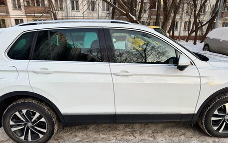 Volkswagen Tiguan II, 2019 год, 3 080 000 рублей, 2 фотография