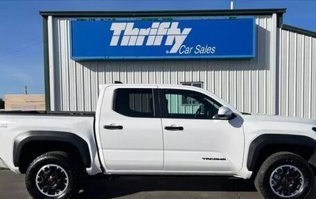 Toyota Tacoma, 2024 год, 9 000 000 рублей, 3 фотография