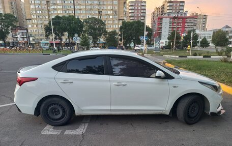 Hyundai Solaris II рестайлинг, 2018 год, 880 000 рублей, 11 фотография