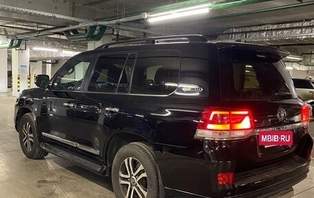 Toyota Land Cruiser 200, 2018 год, 7 850 000 рублей, 2 фотография