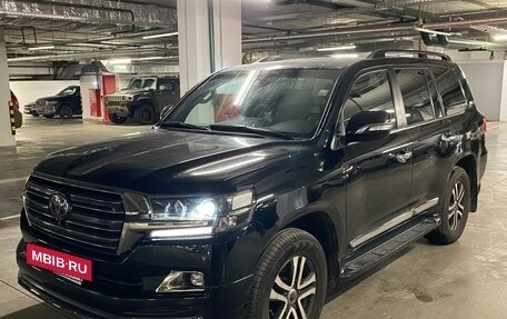 Toyota Land Cruiser 200, 2018 год, 7 850 000 рублей, 5 фотография