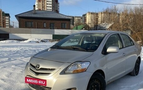 Toyota Yaris III рестайлинг, 2008 год, 1 000 000 рублей, 2 фотография