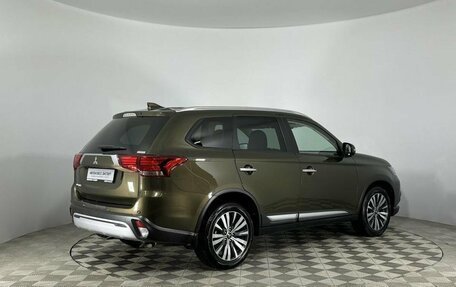 Mitsubishi Outlander III рестайлинг 3, 2021 год, 3 097 000 рублей, 6 фотография