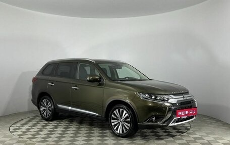 Mitsubishi Outlander III рестайлинг 3, 2021 год, 3 097 000 рублей, 3 фотография