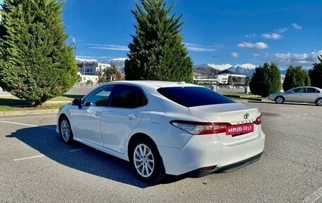 Toyota Camry, 2021 год, 2 250 000 рублей, 4 фотография