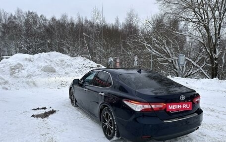 Toyota Camry, 2018 год, 3 100 000 рублей, 8 фотография