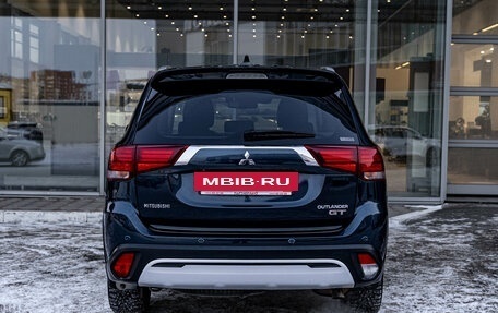 Mitsubishi Outlander III рестайлинг 3, 2019 год, 3 071 000 рублей, 5 фотография