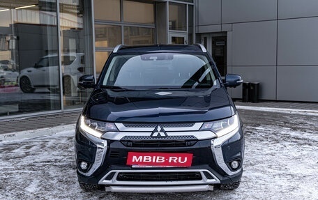 Mitsubishi Outlander III рестайлинг 3, 2019 год, 3 071 000 рублей, 2 фотография