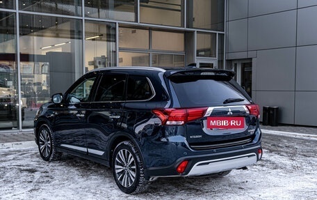 Mitsubishi Outlander III рестайлинг 3, 2019 год, 3 071 000 рублей, 6 фотография