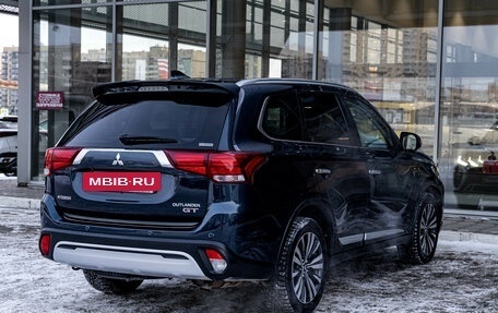 Mitsubishi Outlander III рестайлинг 3, 2019 год, 3 071 000 рублей, 4 фотография