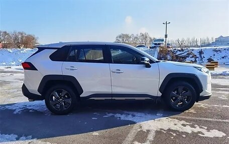 Toyota RAV4, 2022 год, 2 750 000 рублей, 4 фотография