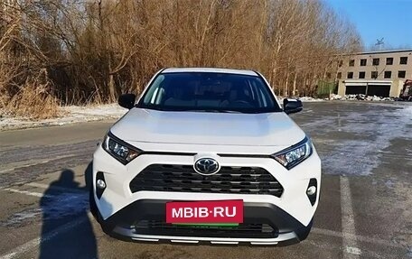 Toyota RAV4, 2022 год, 2 750 000 рублей, 2 фотография