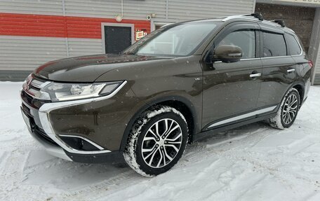 Mitsubishi Outlander III рестайлинг 3, 2018 год, 3 330 000 рублей, 6 фотография