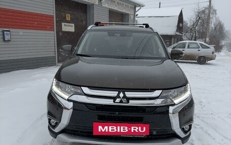 Mitsubishi Outlander III рестайлинг 3, 2018 год, 3 330 000 рублей, 2 фотография