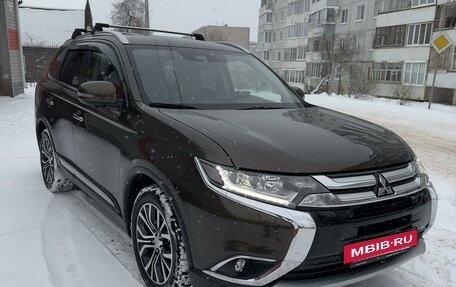 Mitsubishi Outlander III рестайлинг 3, 2018 год, 3 330 000 рублей, 5 фотография