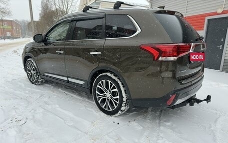 Mitsubishi Outlander III рестайлинг 3, 2018 год, 3 330 000 рублей, 7 фотография