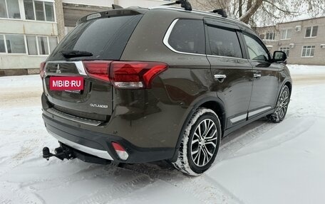 Mitsubishi Outlander III рестайлинг 3, 2018 год, 3 330 000 рублей, 11 фотография