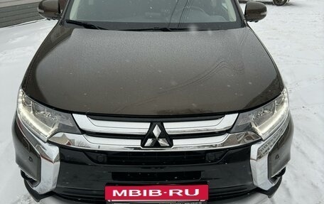 Mitsubishi Outlander III рестайлинг 3, 2018 год, 3 330 000 рублей, 14 фотография