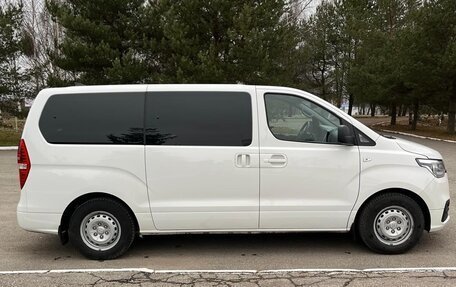 Hyundai H-1 II рестайлинг, 2020 год, 3 400 000 рублей, 2 фотография