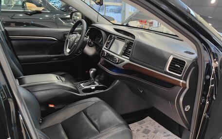 Toyota Highlander III, 2016 год, 3 290 000 рублей, 7 фотография