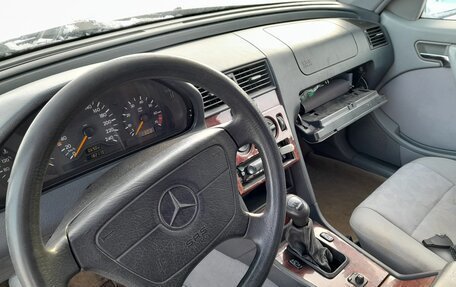 Mercedes-Benz C-Класс, 1997 год, 325 000 рублей, 3 фотография