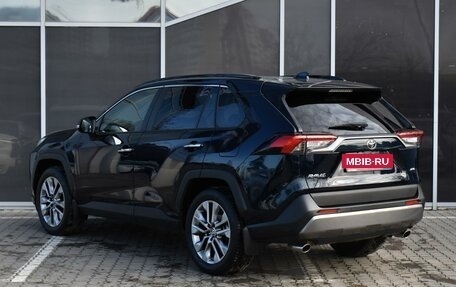 Toyota RAV4, 2019 год, 3 640 000 рублей, 2 фотография