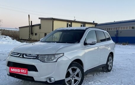 Mitsubishi Outlander III рестайлинг 3, 2012 год, 1 390 000 рублей, 3 фотография