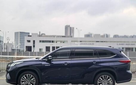 Toyota Highlander, 2022 год, 4 165 000 рублей, 6 фотография