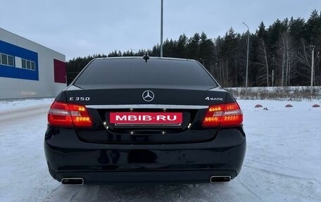 Mercedes-Benz E-Класс, 2011 год, 1 900 000 рублей, 4 фотография