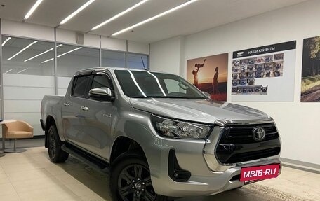 Toyota Hilux VIII, 2020 год, 4 200 000 рублей, 3 фотография