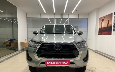 Toyota Hilux VIII, 2020 год, 4 200 000 рублей, 2 фотография